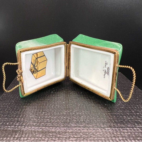 Hand painted LIMOGES BOX RETIRED!! - Picture 4 of 13